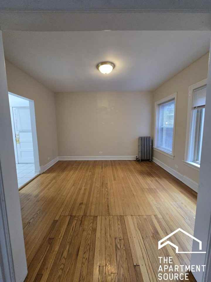 834 Reba Pl #2S - Photo 2 of 7