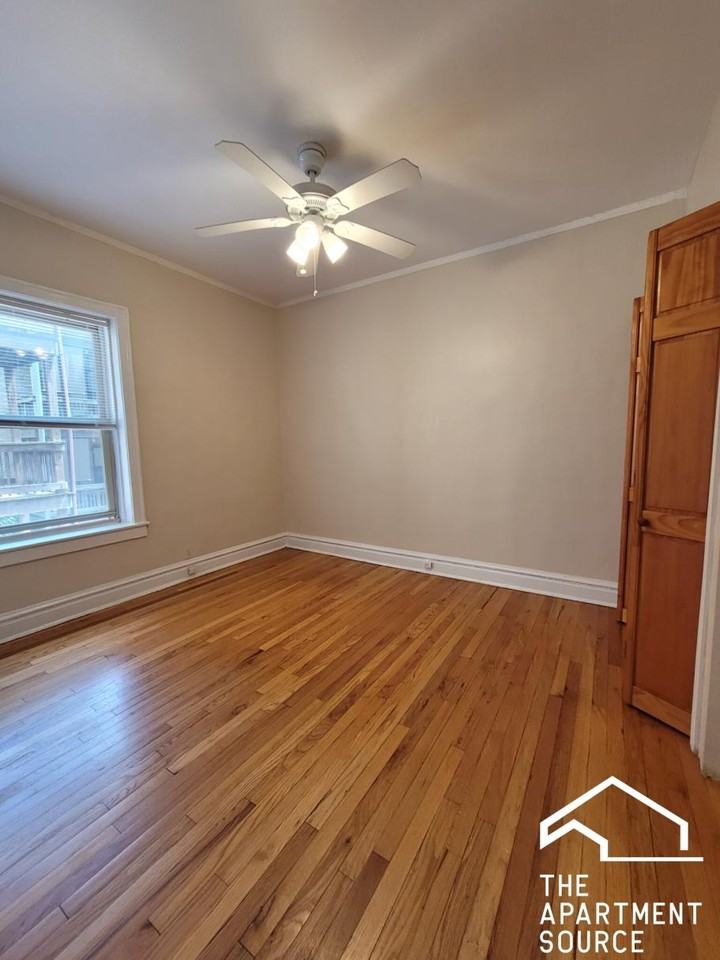910 Reba Pl #2S - Photo 5 of 7