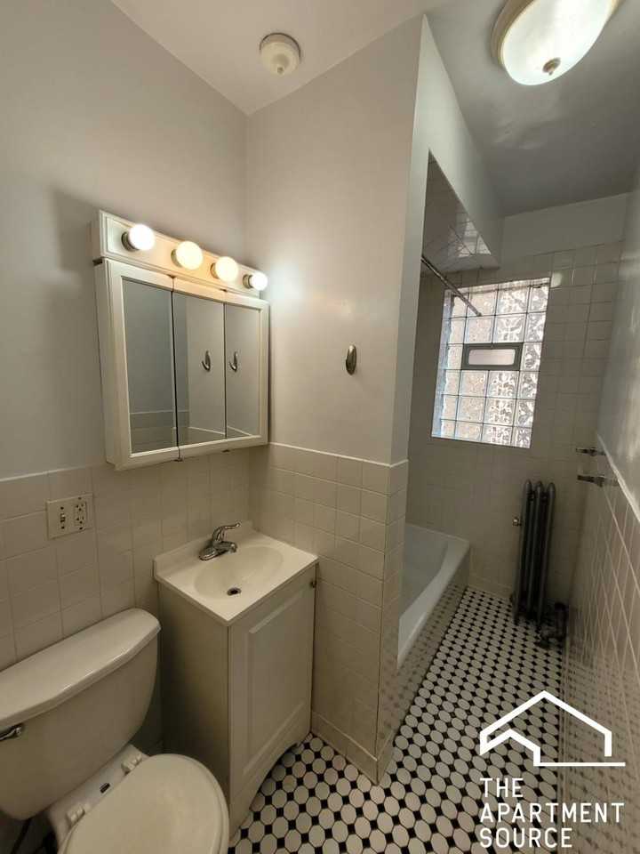 910 Reba Pl #2S - Photo 6 of 7
