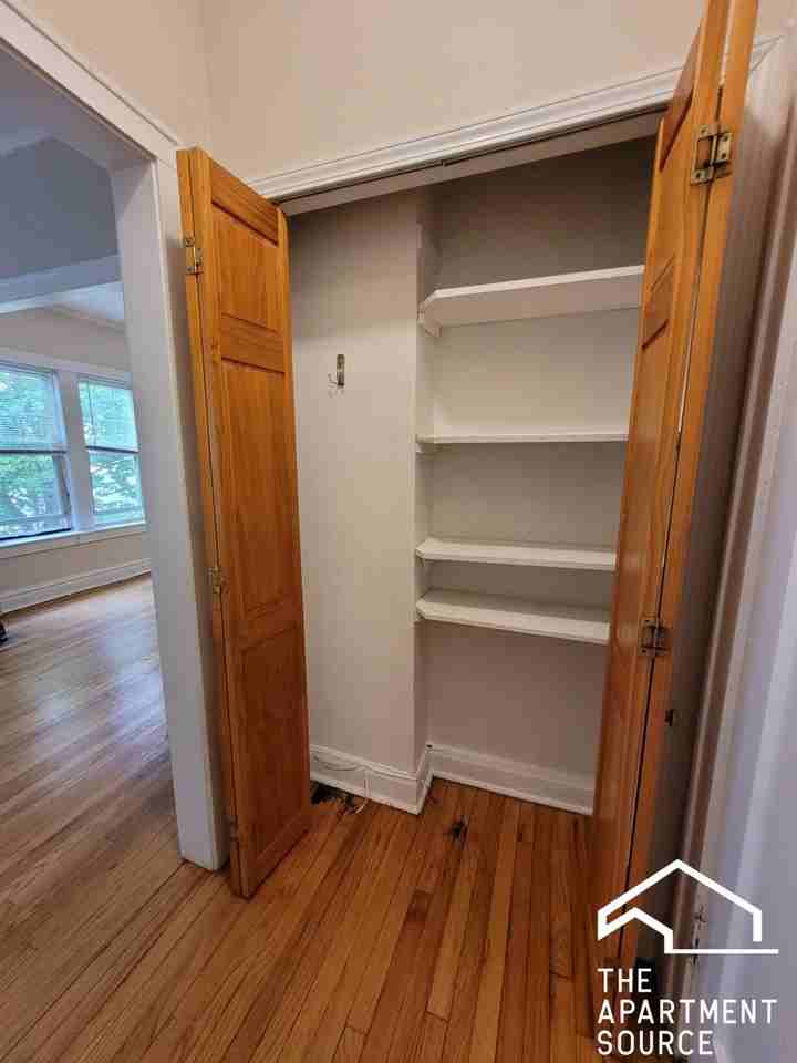910 Reba Pl #2S - Photo 7 of 7