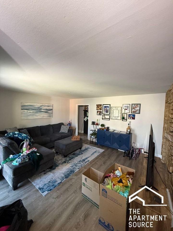 13 Scotdale Rd #4 - Photo 3 of 10