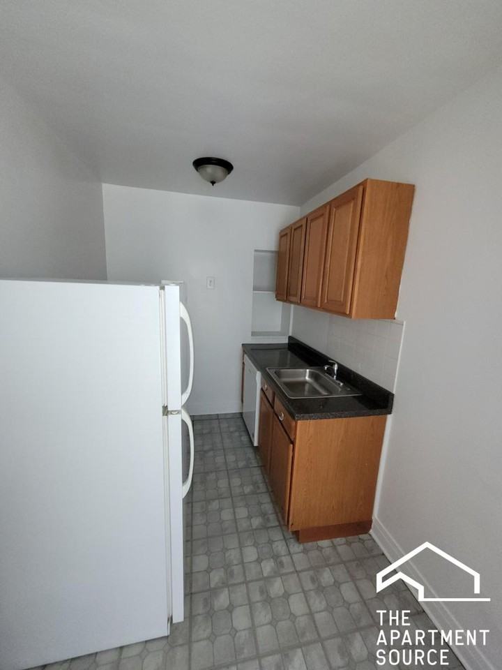 1421 W Farwell Ave #305 - Photo 2 of 11