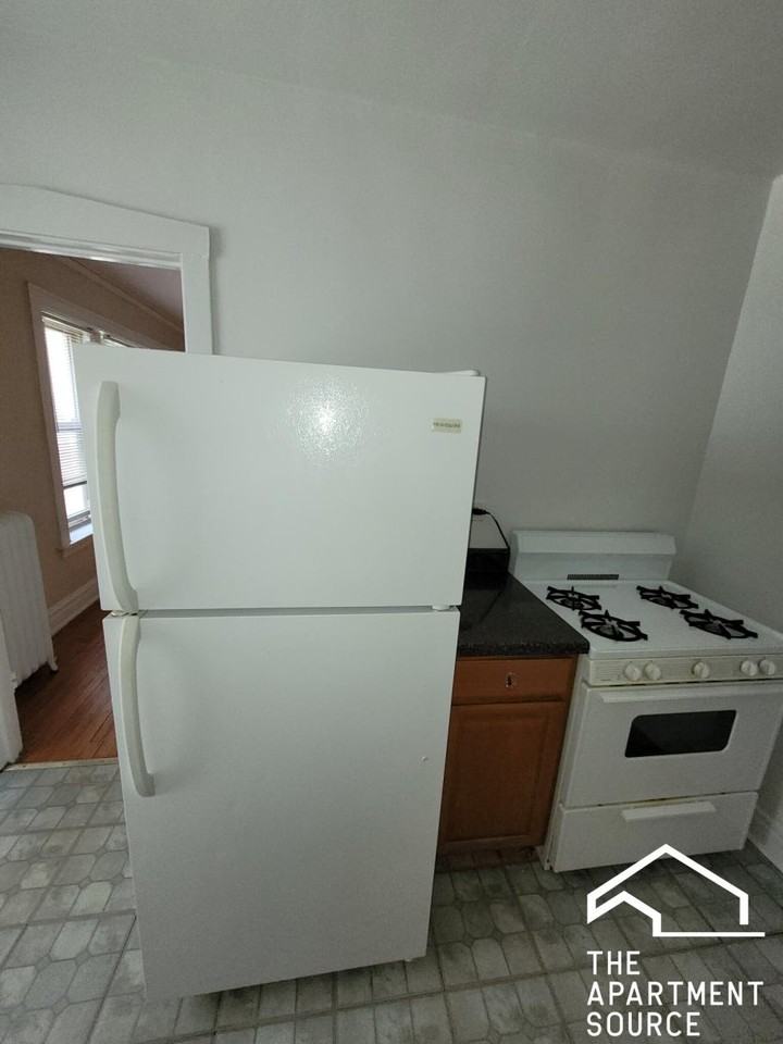 1421 W Farwell Ave #305 - Photo 3 of 11