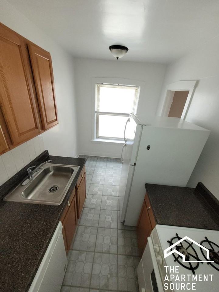 1421 W Farwell Ave #305 - Photo 4 of 11