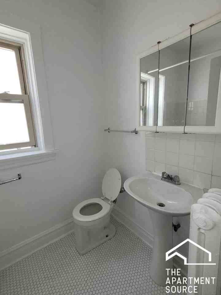 1421 W Farwell Ave #305 - Photo 6 of 11