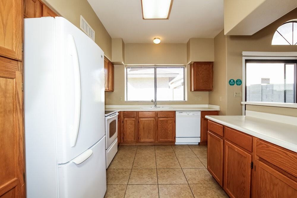 4136 W Kimberly Way - Photo 7 of 17