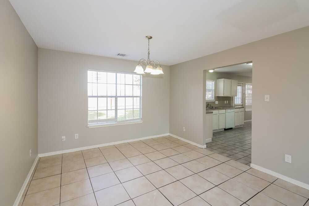 8206 Holmwood Dr - Photo 6 of 17