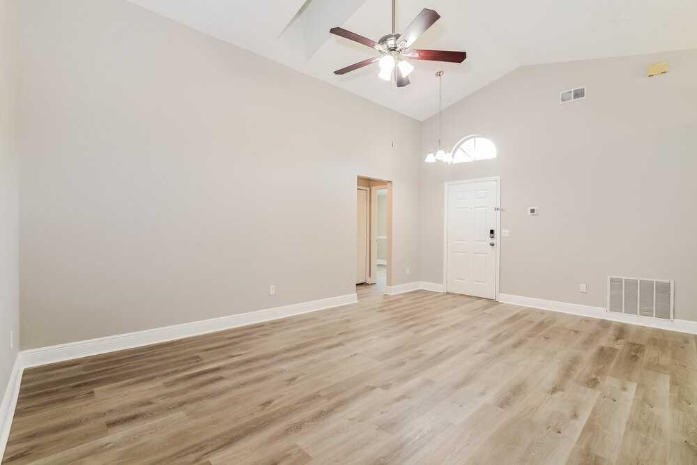 424 Lancers Dr - Photo 4 of 19