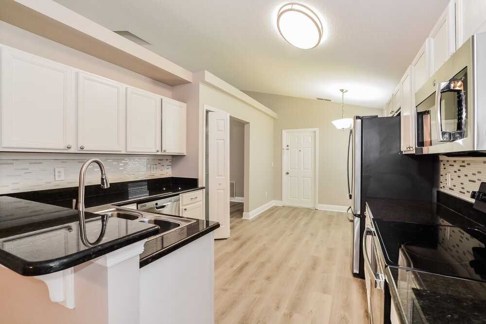 424 Lancers Dr - Photo 7 of 19