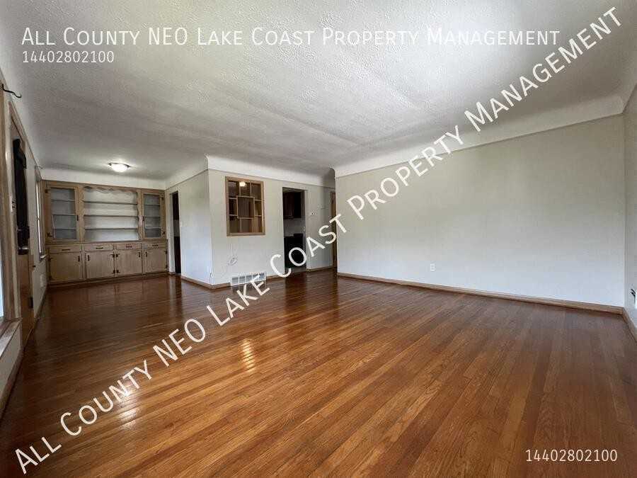 8017 Fernhill Ave - Photo 2 of 7