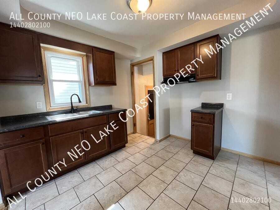 8017 Fernhill Ave - Photo 3 of 7