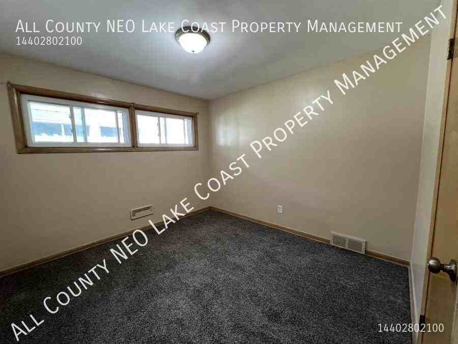 8017 Fernhill Ave - Photo 6 of 7