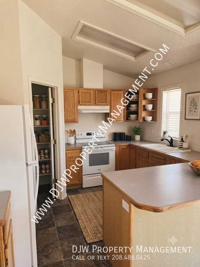 674 N Tall Pine Pl - Photo 4 of 11