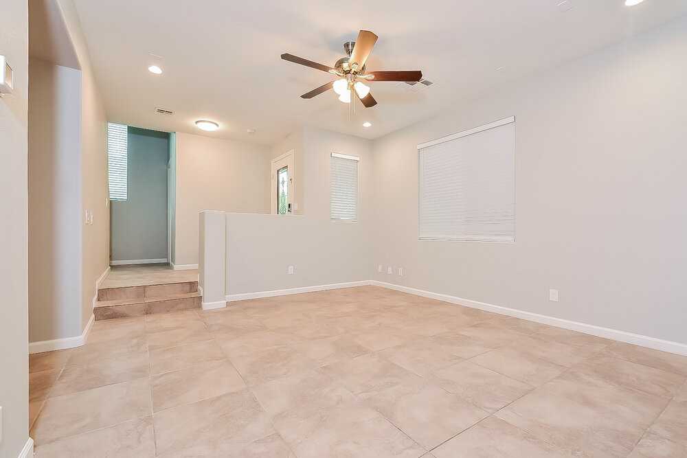 10569 Hamdem Ave - Photo 4 of 17