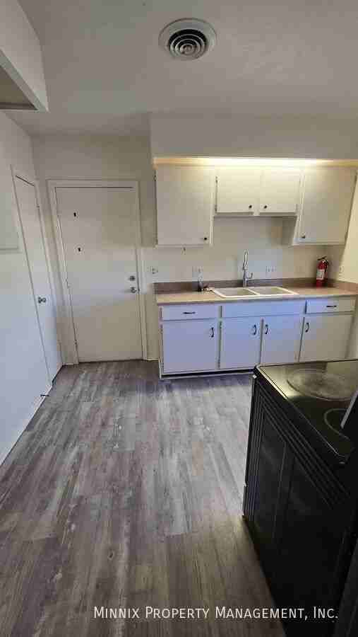 919 S Bonham St - Photo 2 of 32