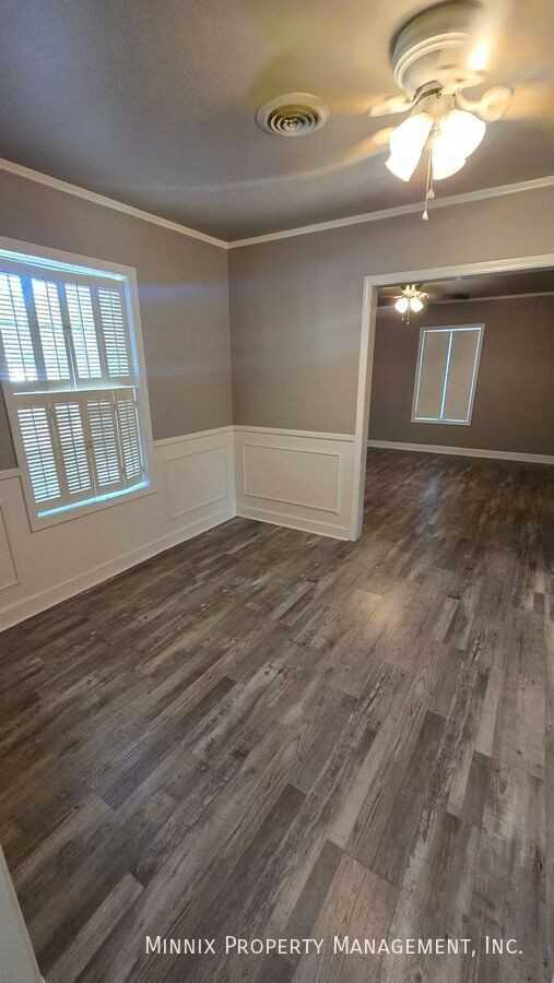 919 S Bonham St - Photo 4 of 32