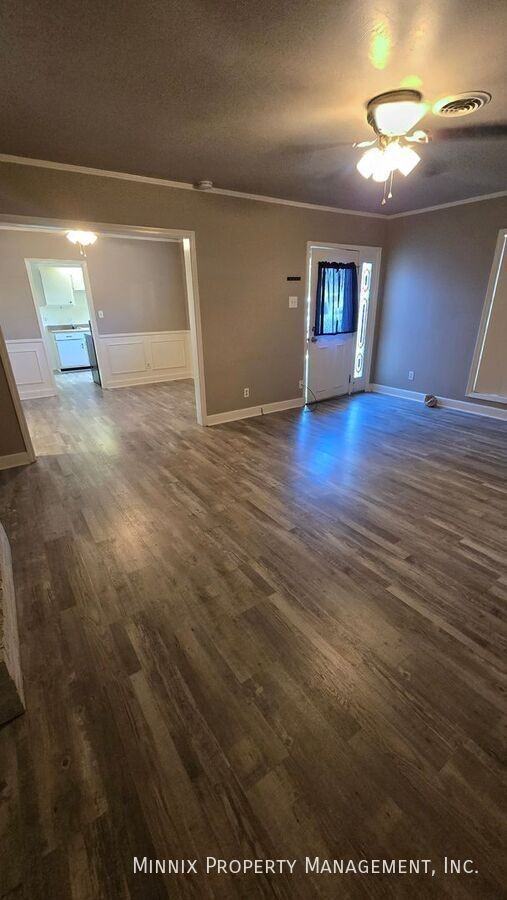 919 S Bonham St - Photo 7 of 32