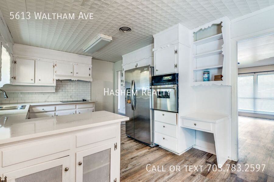 5613 Waltham Ave - Photo 3 of 12