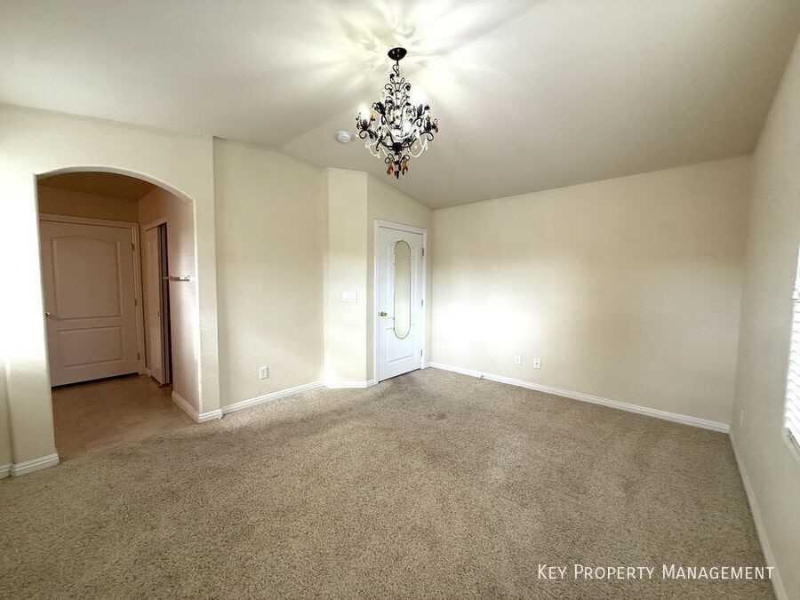 9407 Borough Park St - Photo 3 of 11