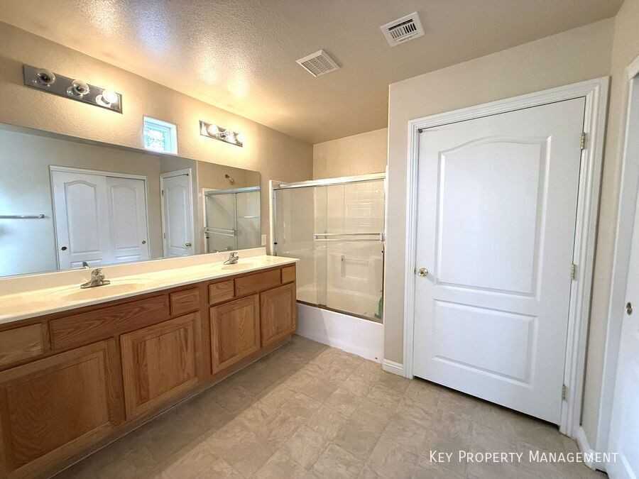 9407 Borough Park St - Photo 5 of 11