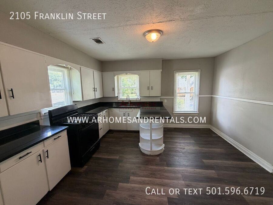 2105 Franklin St - Photo 3 of 26