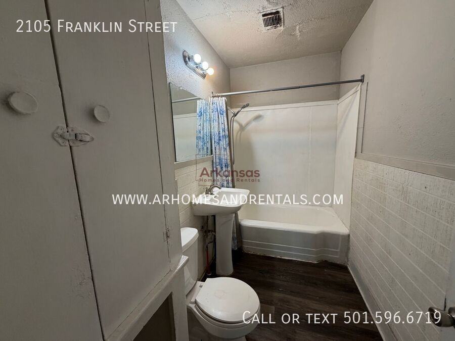 2105 Franklin St - Photo 5 of 26