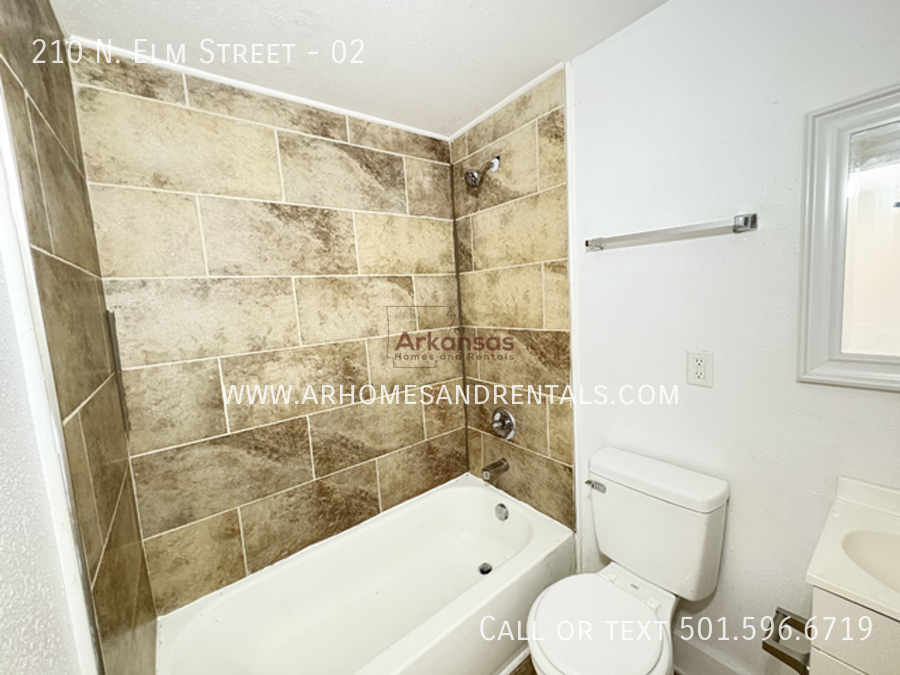 210 N Elm St #02 - Photo 5 of 5