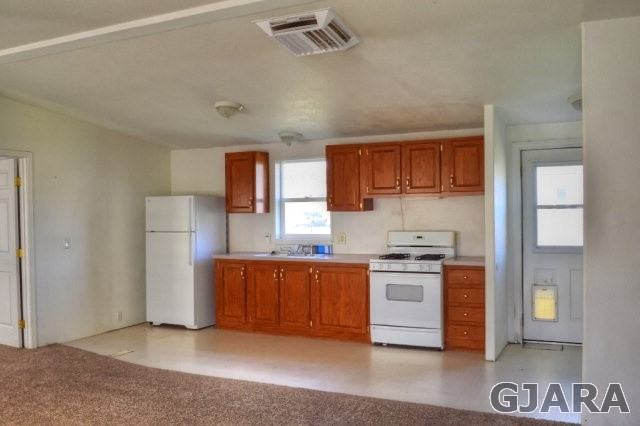 390 W 6th St - Photo 2 of 10