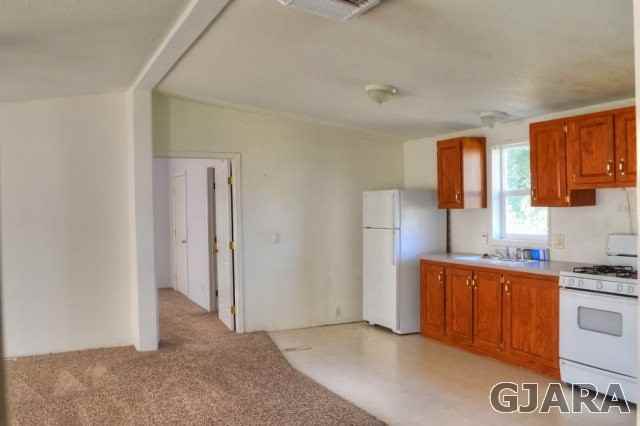 390 W 6th St - Photo 3 of 10