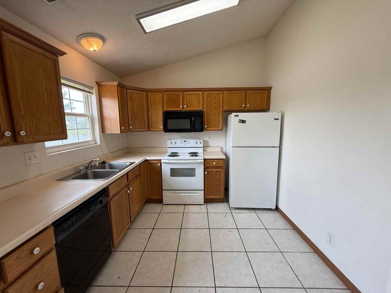 3217 Hopkins Ct - Photo 4 of 10