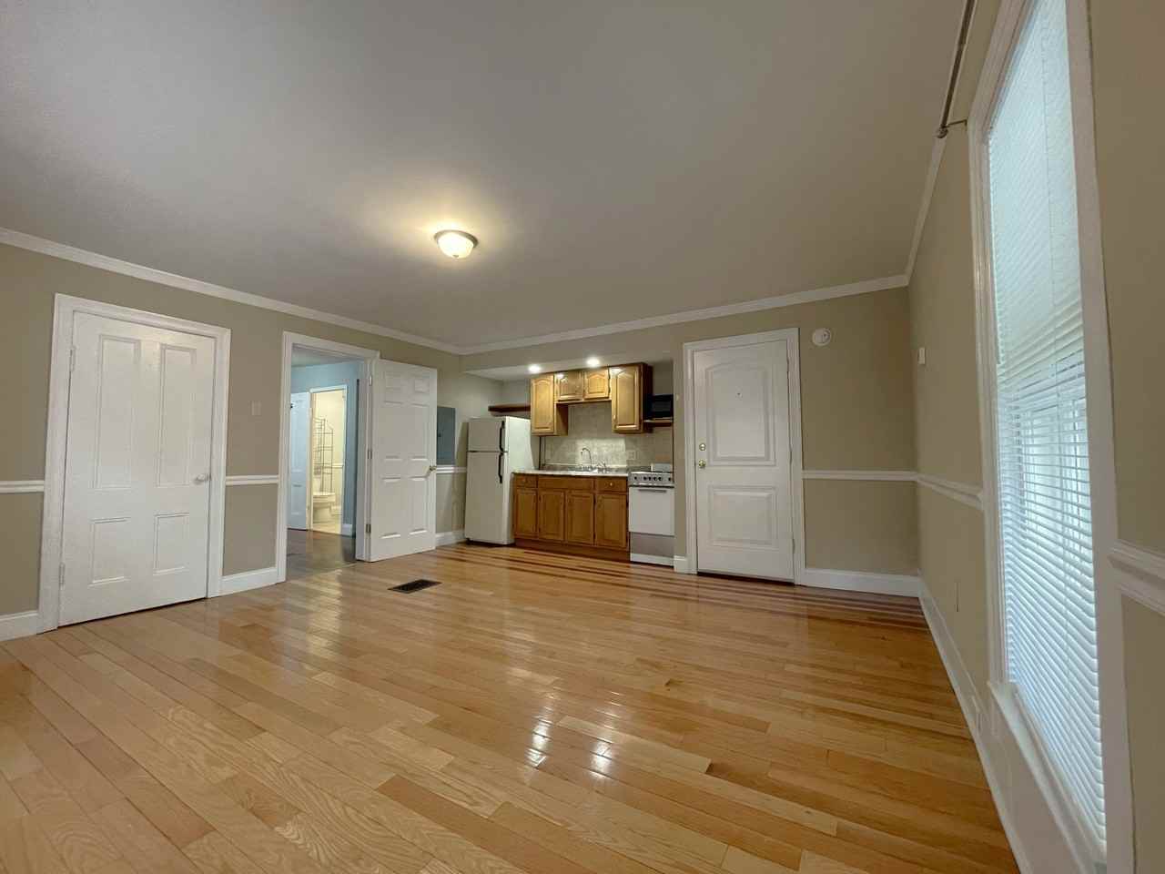 517 W Gray St #B - Photo 2 of 20