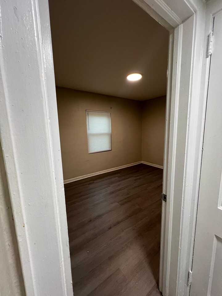 1932 Jones St #NA - Photo 3 of 15