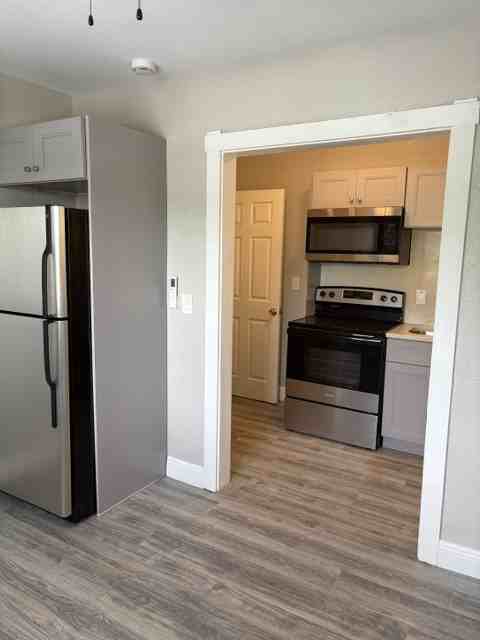 431 N L St #8 - Photo 4 of 7