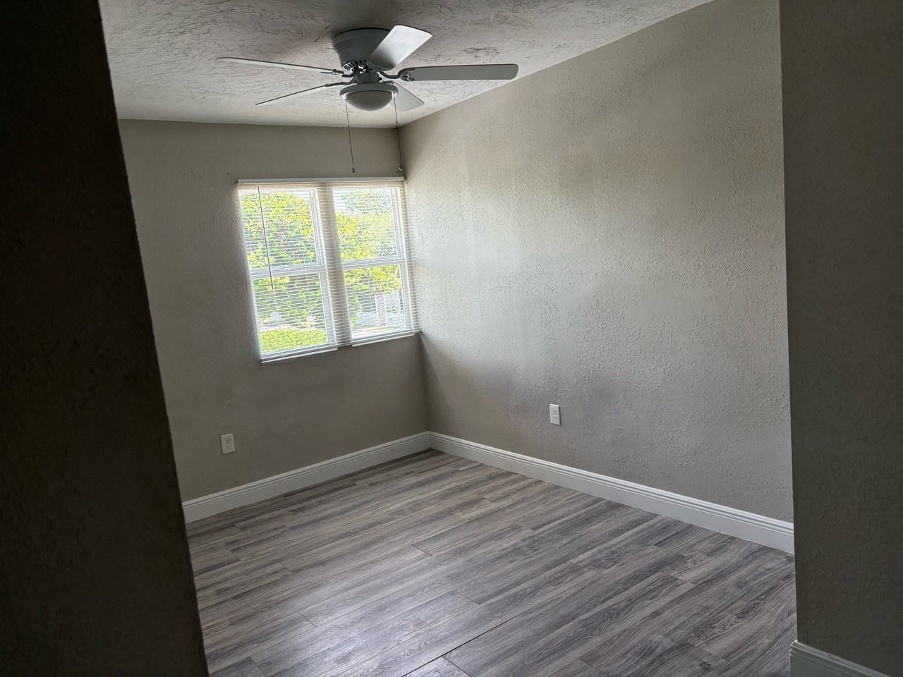 431 N L St #8 - Photo 5 of 7