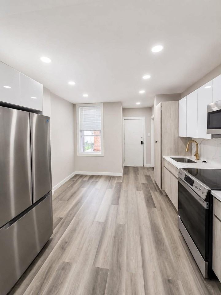 536 51st St #3 - Photo 3 of 8