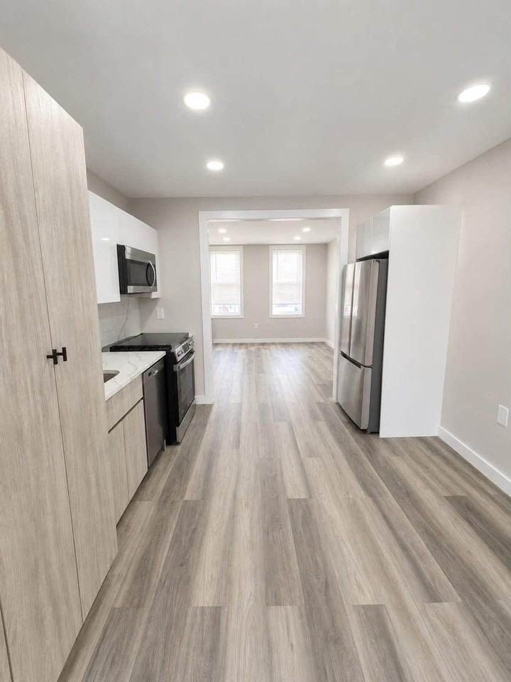 536 51st St #3 - Photo 4 of 8