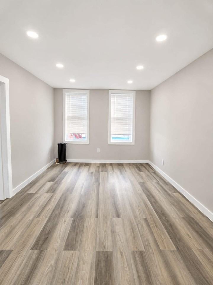536 51st St #3 - Photo 5 of 8