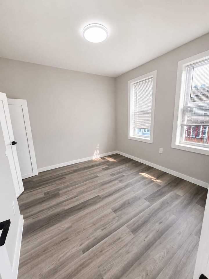 536 51st St #3 - Photo 6 of 8
