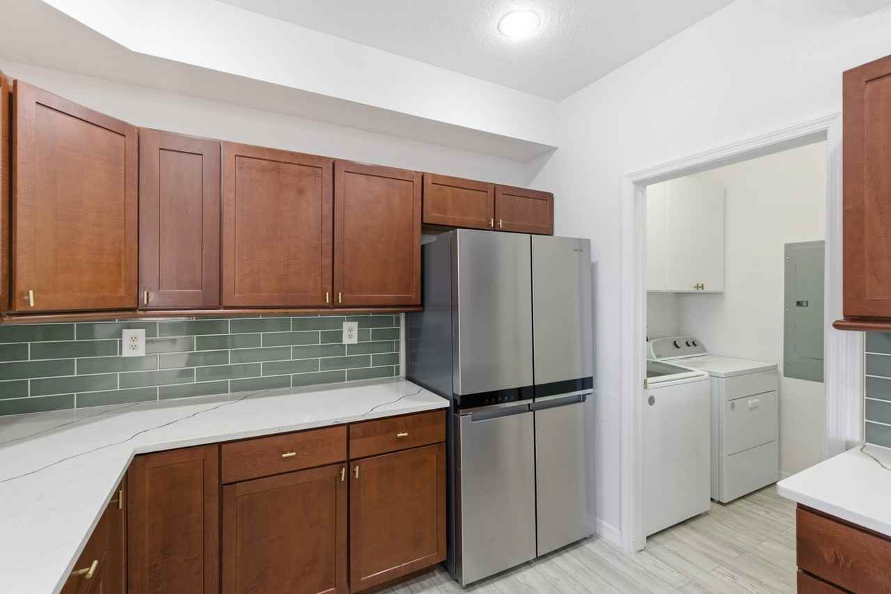 642 Wells Ct #402 - Photo 7 of 32