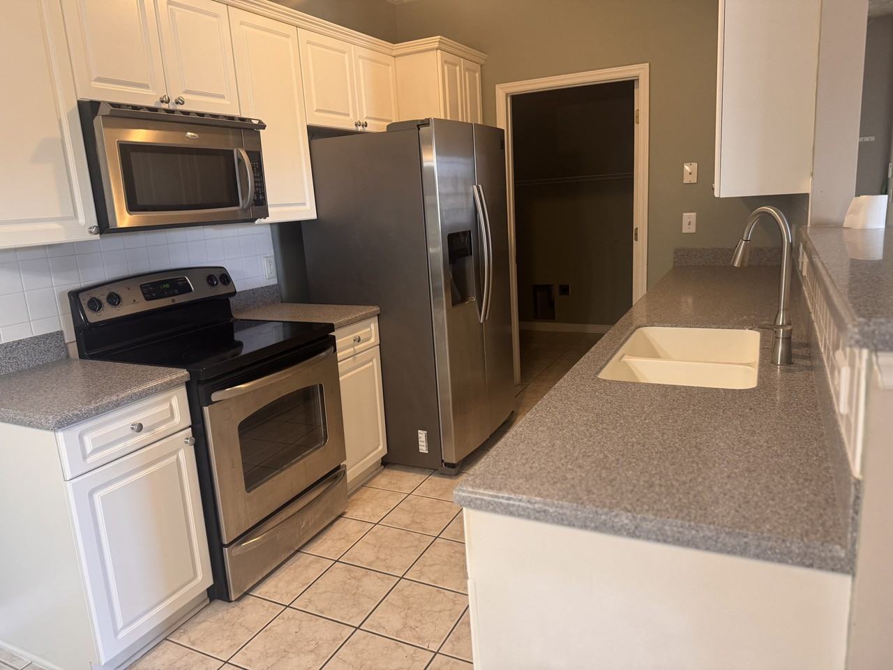 4030 Bardstown Ct #201 - Photo 7 of 18