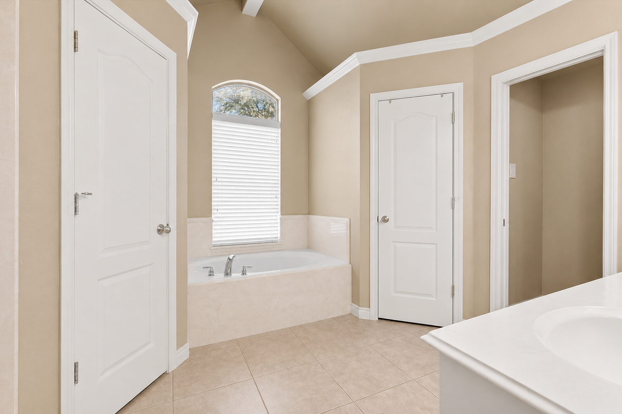 3618 106th St #NA - Photo 4 of 5