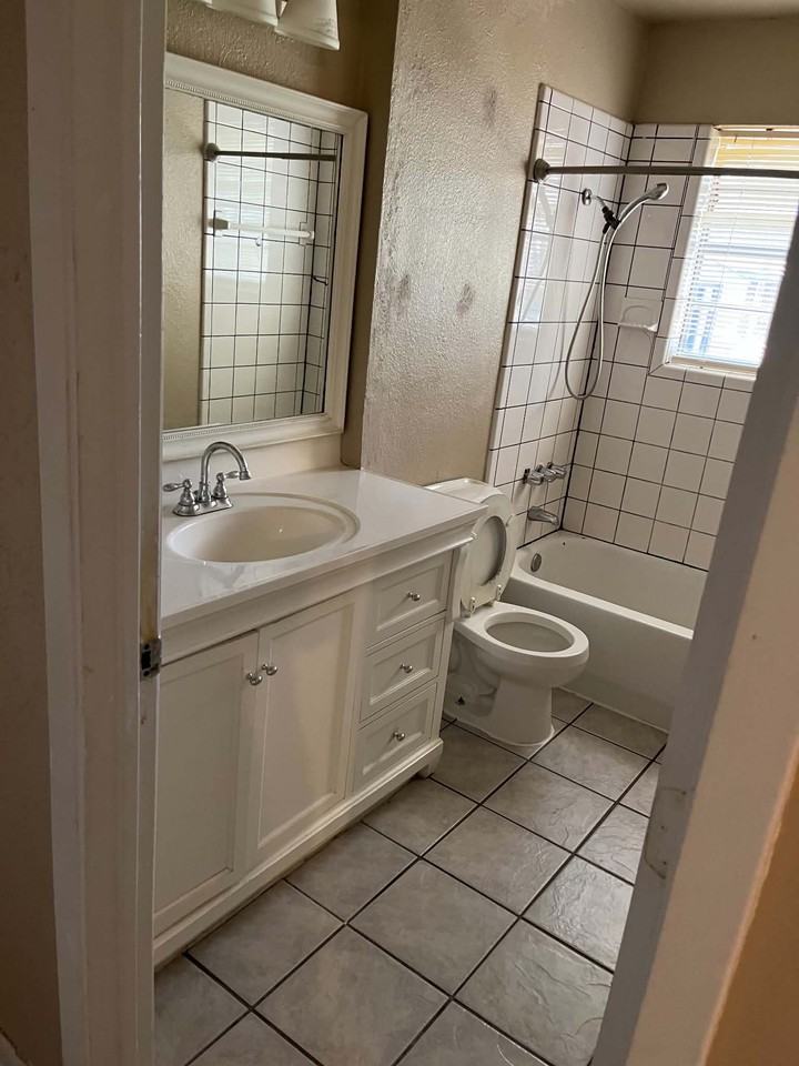 711 Pebble Creek Ln #NA - Photo 6 of 8