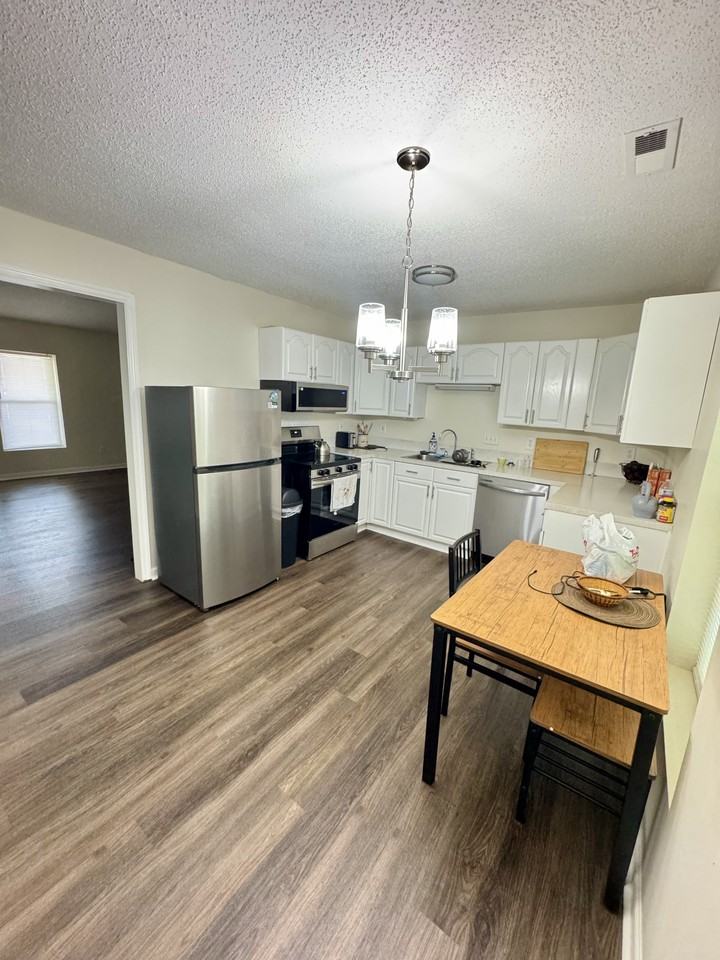 1210 Ridgewood Dr #NA - Photo 5 of 14
