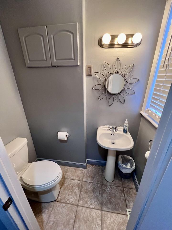 1292 Argyle Rd - Photo 3 of 13