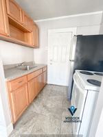 featured image of 911 Asylum Ave #A2