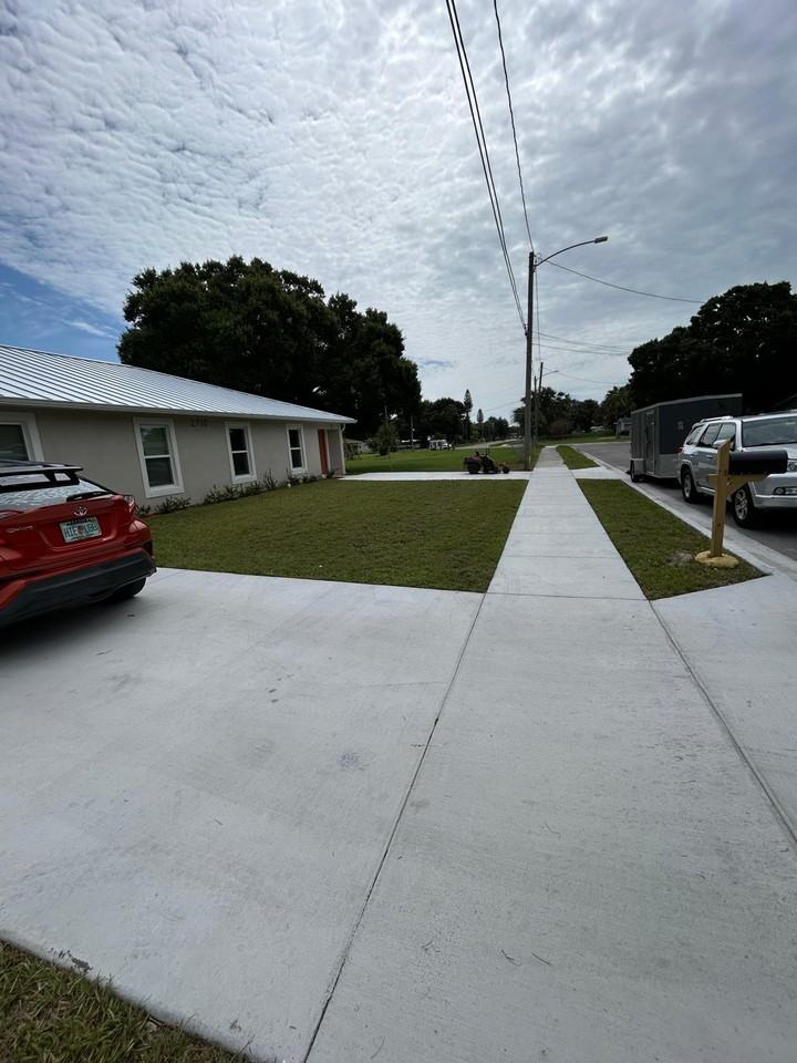 2710 Avenue E #B - Photo 2 of 5