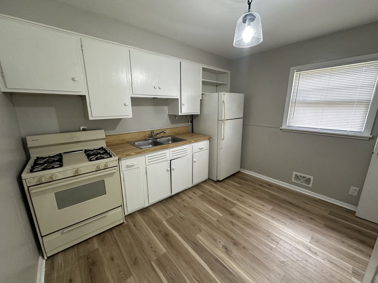 4006 8th St - Photo 3 of 8