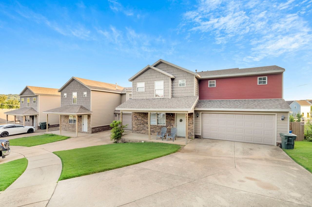 2939 W Scottswood Pl