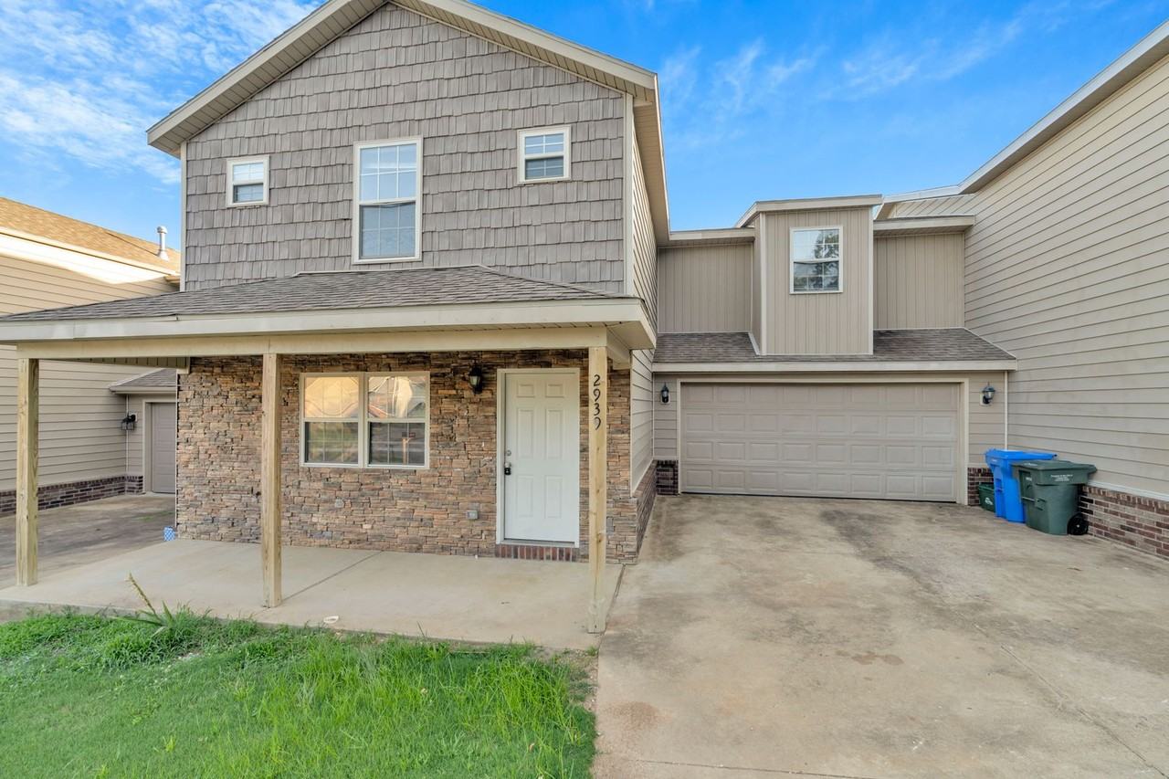 2939 W Scottswood Pl - Photo 2 of 22