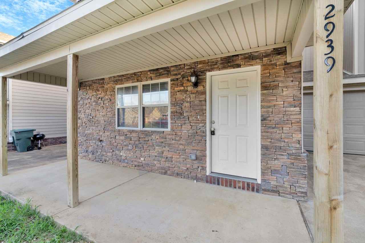 2939 W Scottswood Pl - Photo 3 of 22